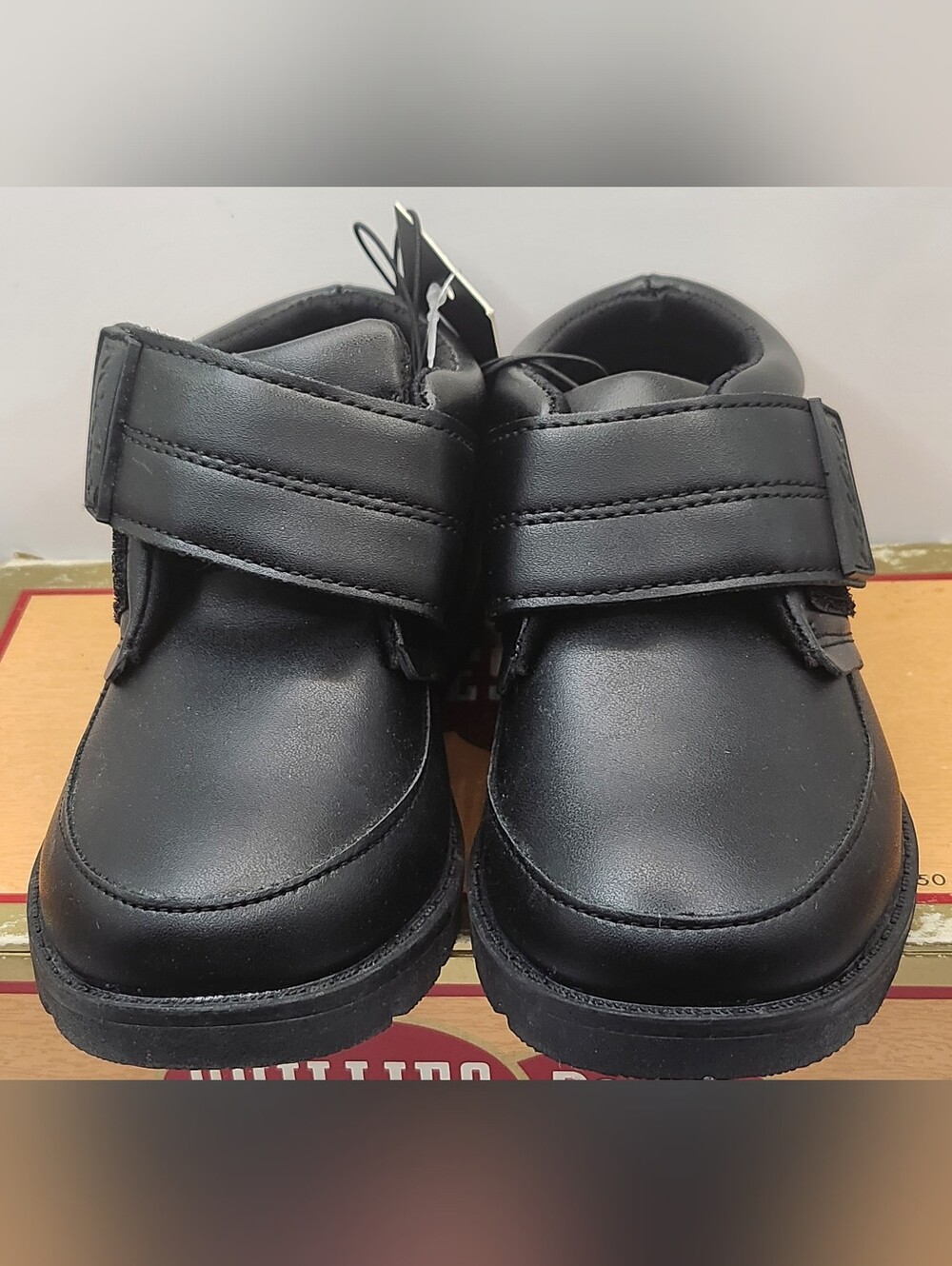 Mossimo toddler dress shoes feature two adjustable hook-and-loop straps Size 9